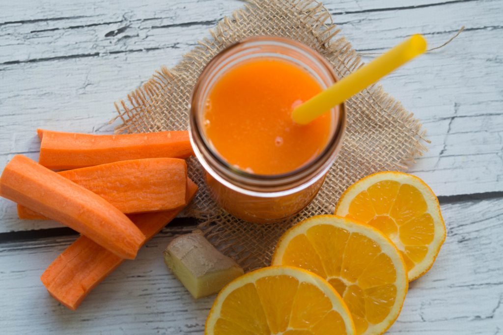 sok owocowo warzywny marchewkowo pomarańczowy z imbirem